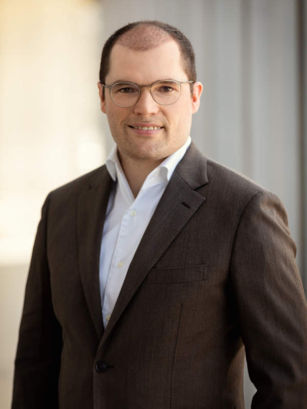 Porträtfoto Rechtsanwalt Arnold Hütten